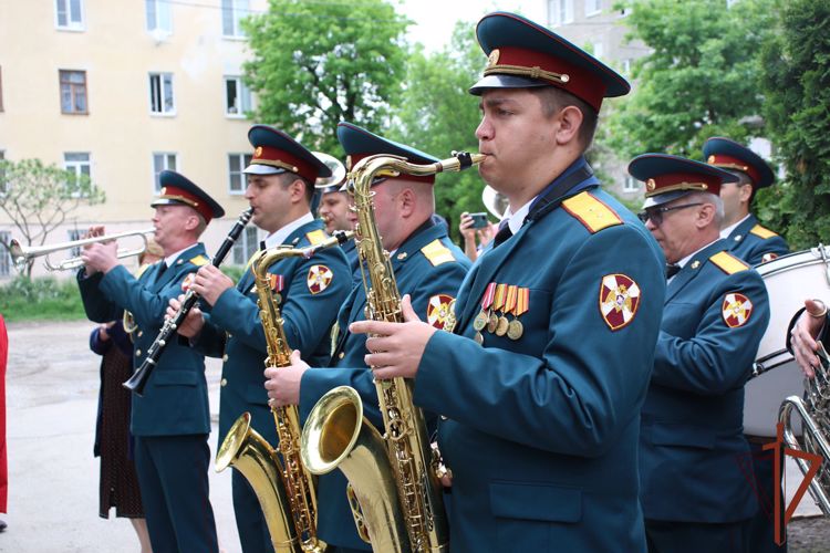 Акцию «Парад идет к ветерану» поддержали росгвардейцы в Кабардино-Балкарии