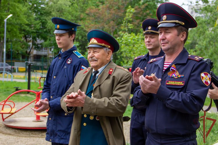 Ветеранов восхитили персональные парады Росгвардии в Краснодаре и Астрахани