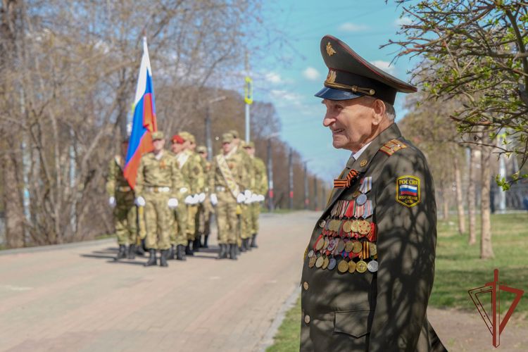 Акция Росгвардии «Парад идет к ветерану» стартовала на Урале (видео)