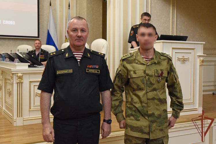 Командующий Сибирским округом Росгвардии вручил государственные награды участникам спецоперации 