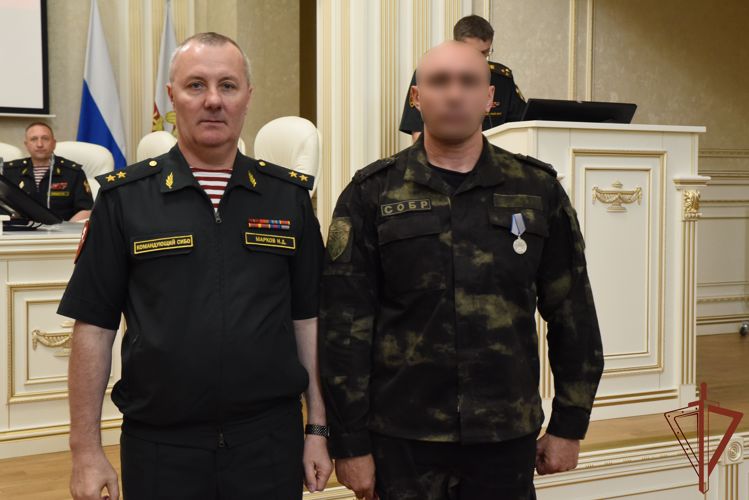 Командующий Сибирским округом Росгвардии вручил государственные награды участникам спецоперации 