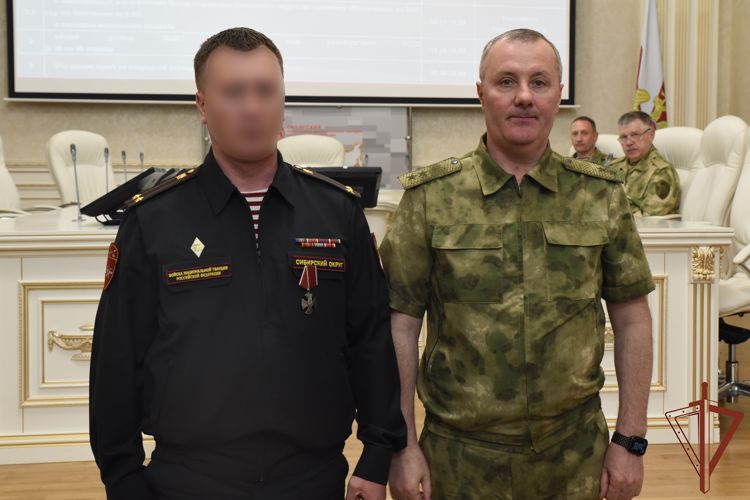 Командующий Сибирским округом Росгвардии вручил государственные награды участникам специальной военной операции