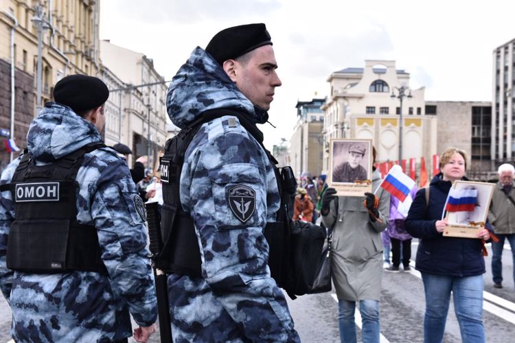 Сотрудники Росгвардии помогли маленькому мальчику найти маму в центре Москвы