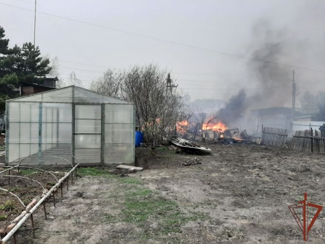 В Омске сотрудники Росгвардии оказали помощь гражданам на пожаре