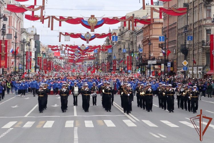 В Санкт-Петербурге росгвардейцы обеспечили правопорядок при проведении праздничных мероприятий, посвященных Дню Победы