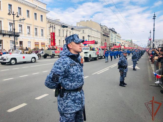 В Санкт-Петербурге росгвардейцы обеспечили правопорядок при проведении праздничных мероприятий, посвященных Дню Победы