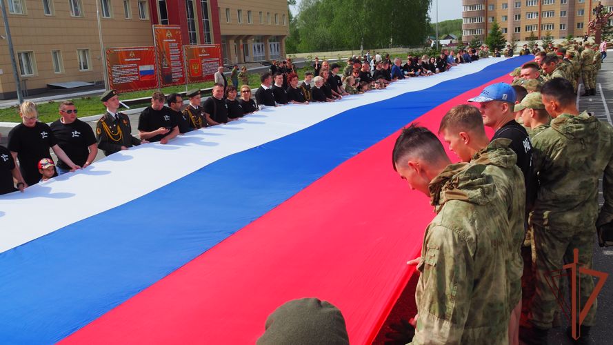 Отряд спецназа «Ермак» Росгвардии встретился с участниками благотворительных и волонтерских акций «#Своих не бросаем»