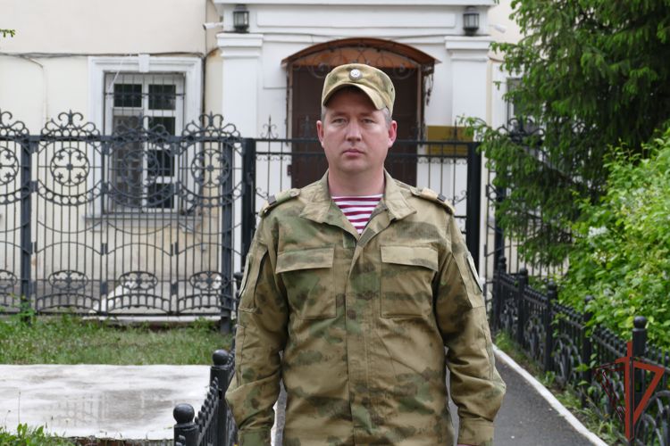 Росгвардеец оказал помощь пострадавшим в ДТП с маршрутным такси в Омске