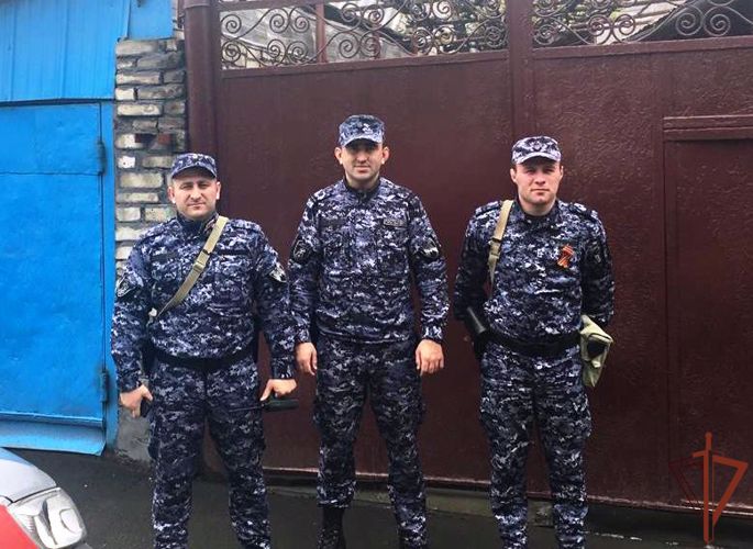 В СЕВЕРНОЙ ОСЕТИИ РОСГВАРДЕЙЦЫ ПРИШЛИ НА ПОМОЩЬ МНОГОДЕТНОЙ СЕМЬЕ ВО ВРЕМЯ ПОЖАРА