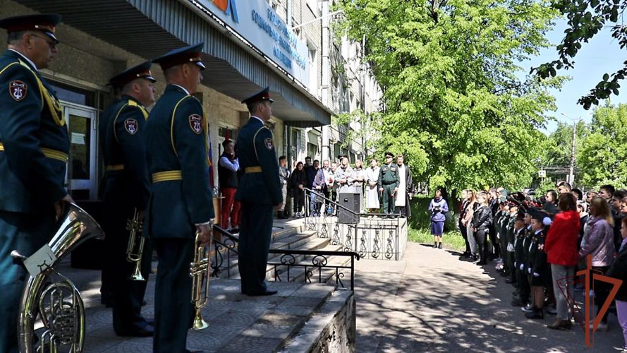 Мемориальная доска установлена в честь погибшего на Украине росгвардейца в Тольятти