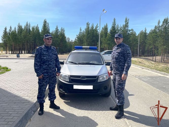 Росгвардейцы пришли на помощь жительнице Югры с приступом болезни