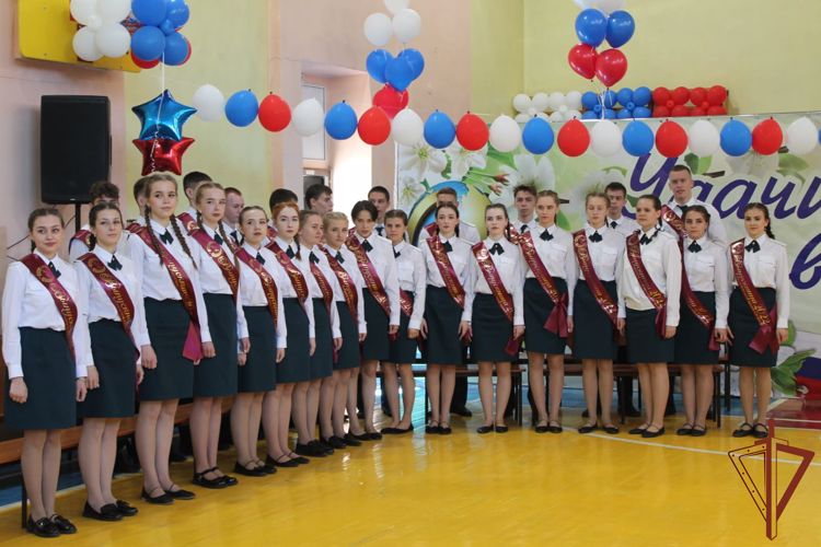  Последние звонки прозвучали для классов Росгвардии в Сибири