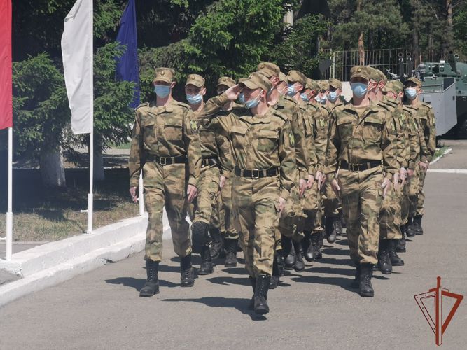 Призывники из Сибири отправились служить в войска национальной гвардии России