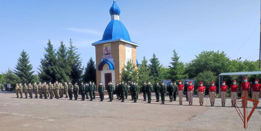 Призывники из Сибири отправились служить в войска национальной гвардии России
