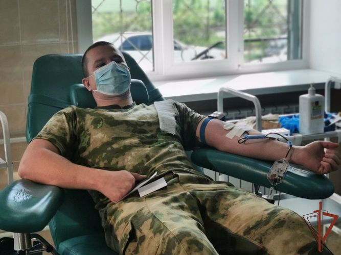 Росгвардейцы из Иркутской области сдали кровь для детей Донбасса