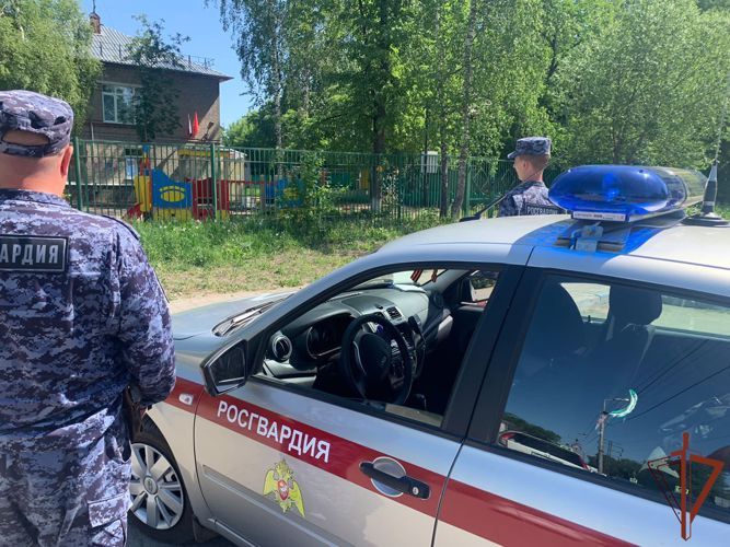 Росгвардейцы помогли вернуться детям домой в Томске