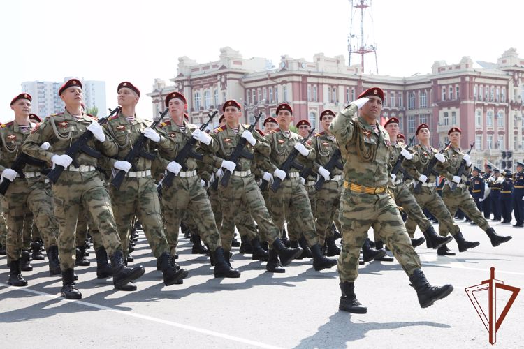 На парадах Победы прошли военнослужащие и сотрудники Южного округа Росгвардии 