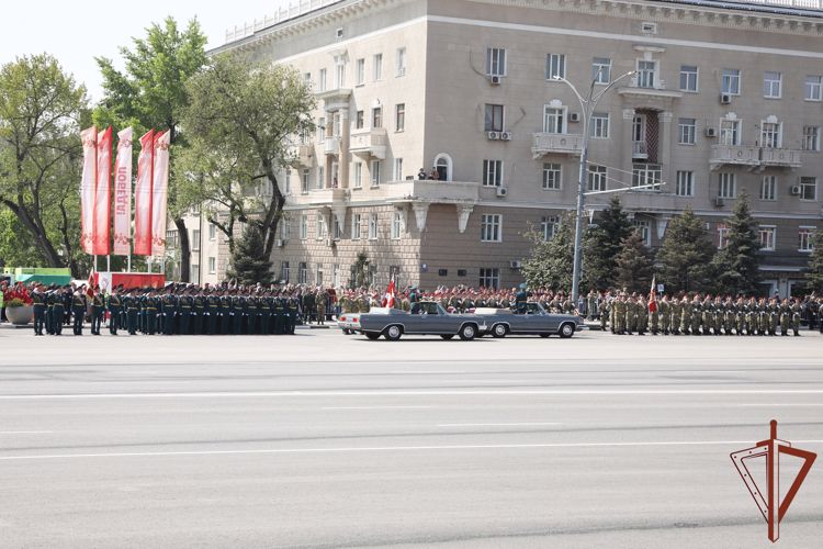 На парадах Победы прошли военнослужащие и сотрудники Южного округа Росгвардии 