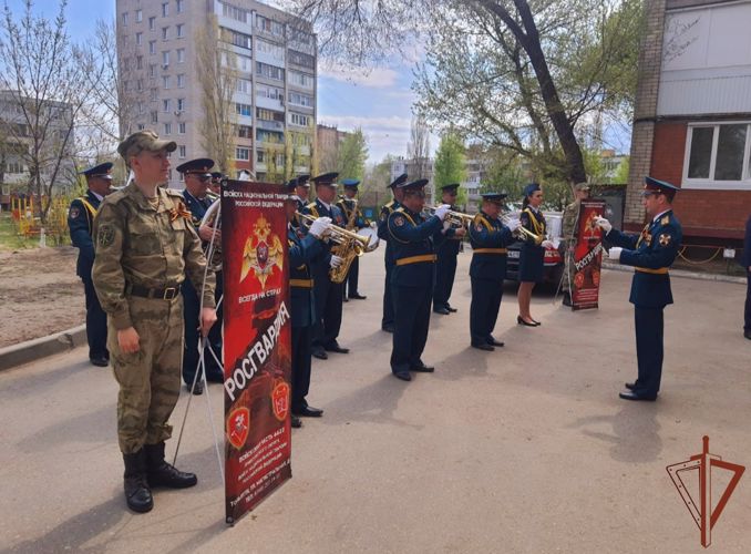  Военнослужащие Росгвардии поздравили ветеранов Великой Отечественной войны в Тольятти  