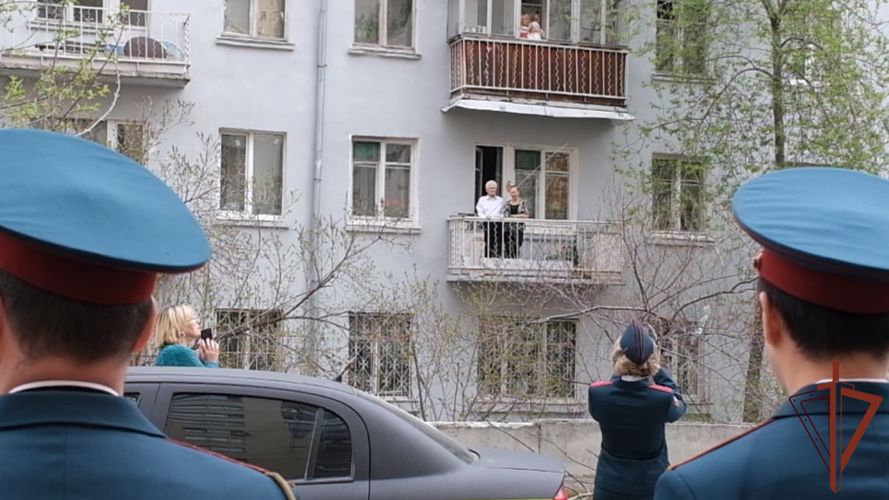 Росгвардия поздравила с Днем Победы ветеранов в Кургане  и Екатеринбурге (видео)