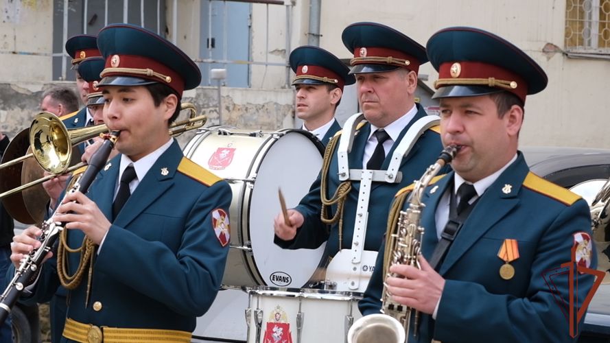 Росгвардия поздравила с Днем Победы ветеранов в Кургане  и Екатеринбурге (видео)
