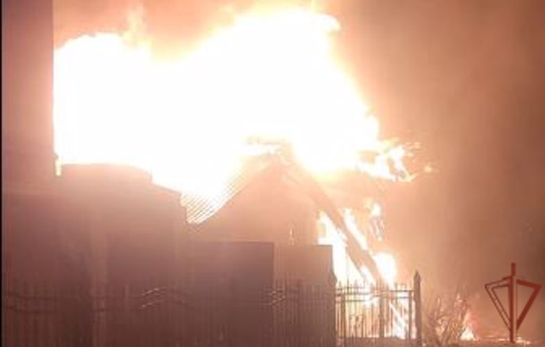 Росгвардейцы оказали помощь жителю Ярославской области во время пожара 