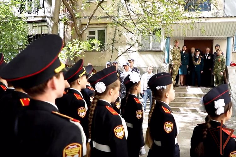 В Крыму сотрудники и военнослужащие Росгвардии приняли участие в ведомственной акции «Парад идет к ветерану»