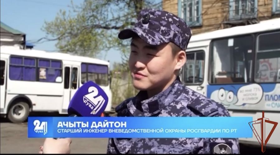 Журналисты телеканала «Тува 24» протестировали новую систему охраны на автобусах