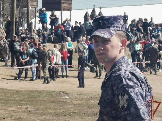 В Иркутске военнослужащие Росгвардии приняли участие в реконструкции танкового сражения боя под Прохоровкой 