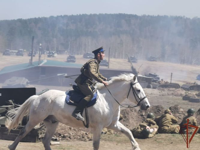 В Иркутске военнослужащие Росгвардии приняли участие в реконструкции танкового сражения боя под Прохоровкой 