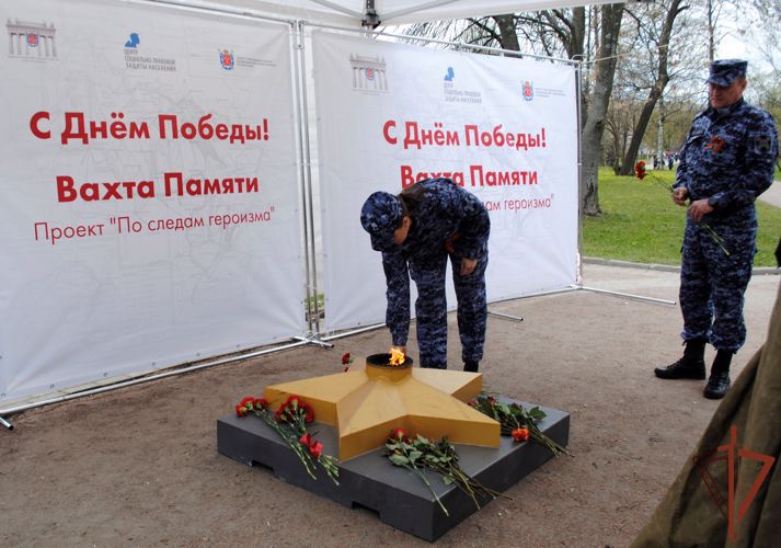 В Санкт-Петербурге сотрудники Росгвардии приняли участие в патриотической акции "Вахта Памяти" 