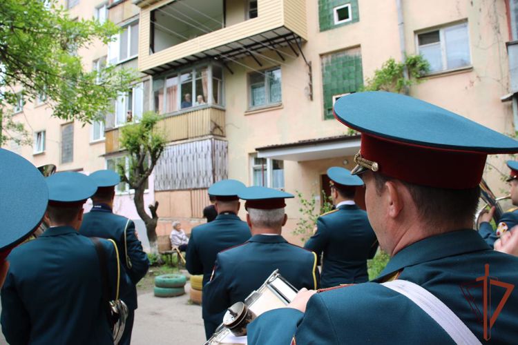 В Нальчике росгвардейцы чествовали ветерана Великой Отечественной войны