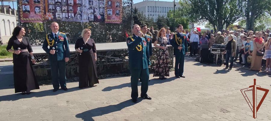 Росгвардейцы поздравляют ветеранов войны С Днём Победы в Херсонской и Запорожской областях