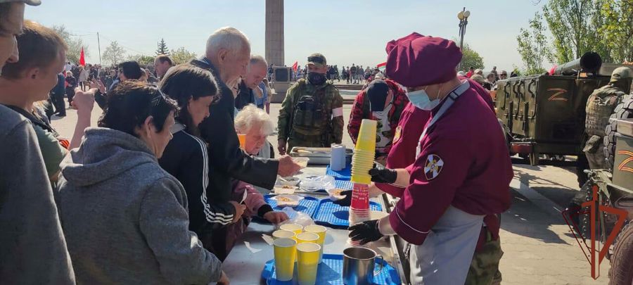 Росгвардейцы поздравляют ветеранов войны С Днём Победы в Херсонской и Запорожской областях