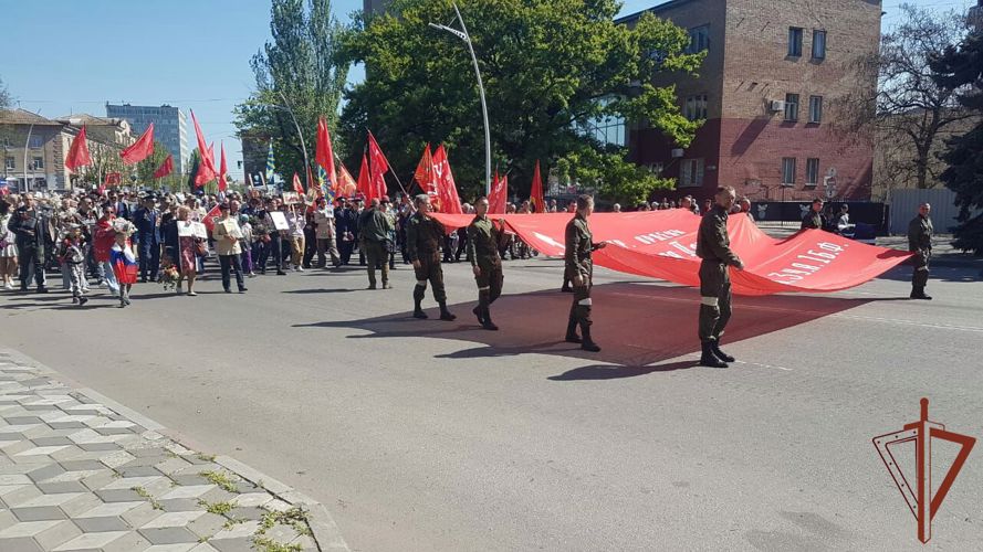 Росгвардейцы поздравляют ветеранов войны С Днём Победы в Херсонской и Запорожской областях