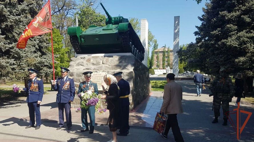 Росгвардейцы поздравляют ветеранов войны С Днём Победы в Херсонской и Запорожской областях