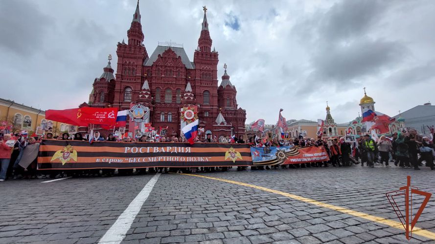 Сотрудники Росгвардии приняли участие в шествии «Бессмертного полка» в Москве