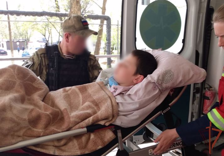 Росгвардейцы в Херсонской области эвакуировали ребенка для срочной операции