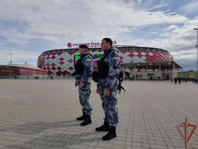 Росгвардия обеспечила правопорядок на футбольном матче "Спартак" - "Зенит" в Москве