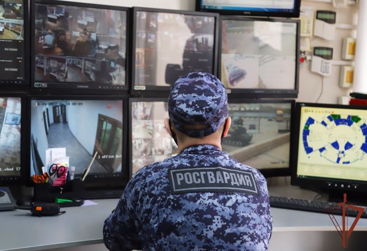 Росгвардейцы Центрального округа поздравили работников музеев с профессиональным праздником