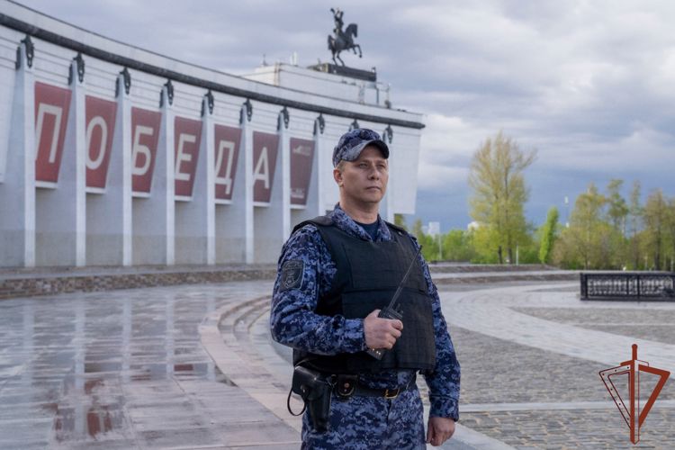 Росгвардейцы Центрального округа поздравили работников музеев с профессиональным праздником