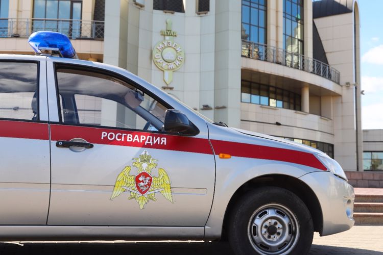 Росгвардейцы показали работу по охране государственных музеев и поздравили их сотрудников с праздником