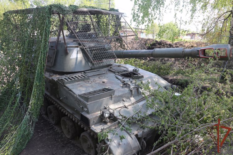 Росгвардейцы осваивают трофейную военную технику 