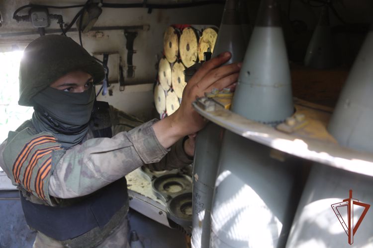 Росгвардейцы осваивают трофейную военную технику 