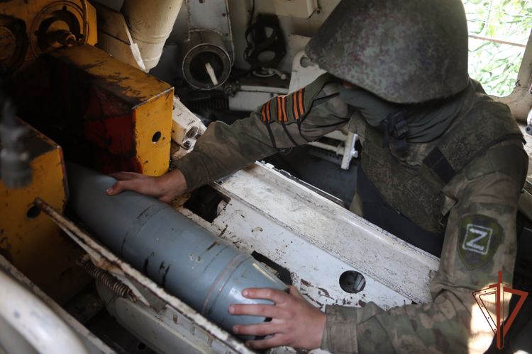 Росгвардейцы осваивают трофейную военную технику 
