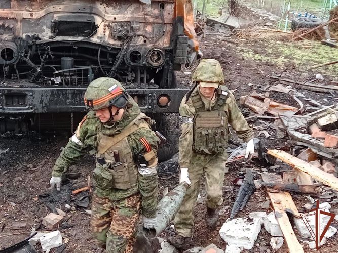 Спецназовцы Росгвардии уничтожили неразорвавшиеся боеприпасы в Харьковской области