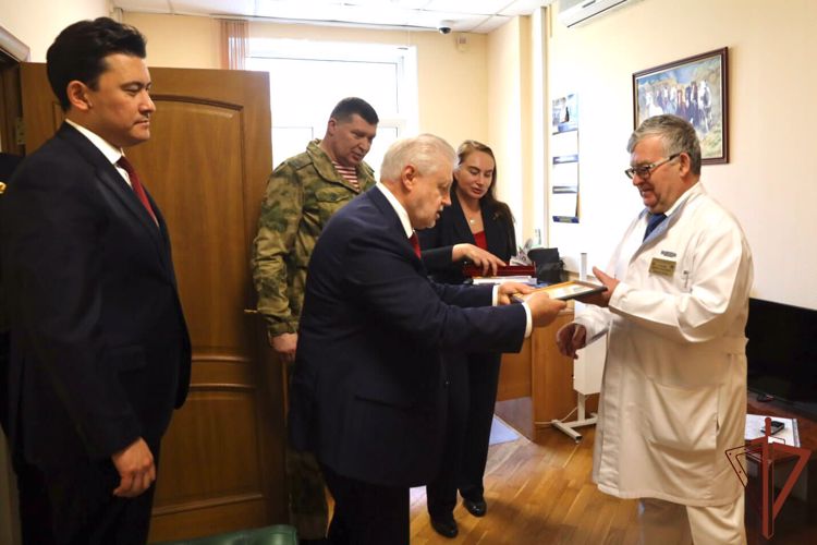Председатель партии «Справедливая Россия — За правду» Сергей Миронов посетил Главный военный клинический госпиталь Росгвардии