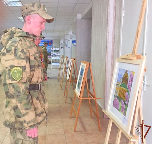 Военнослужащие Северо-Западного округа Росгвардии присоединились к акции «Сирень Победы»