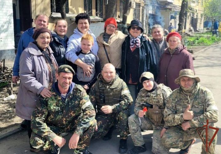 Ветераны Росгвардии доставили гуманитарную помощь жителям и защитникам Донбасса (видео)