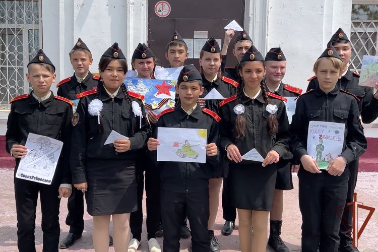 Кадеты из Хабаровска написали письма росгвардейцам - участникам спецоперации на Украине